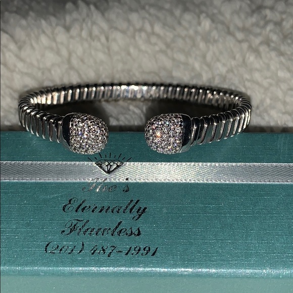 Cuff Bracelet - Picture 4 of 7